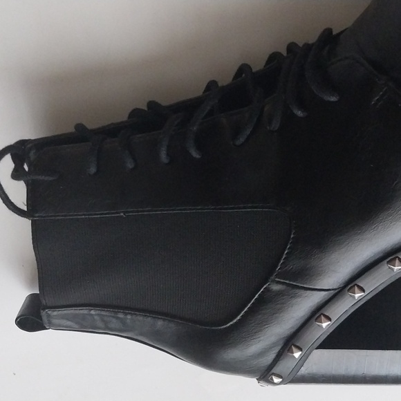 Charles David Bootie Black Chunky Heel  Studded Silver Lace Up Hi Ankle Size 7 - Picture 5 of 14